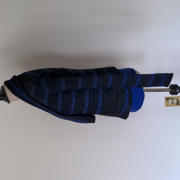 Cache Sweater - Picture 3 of 9